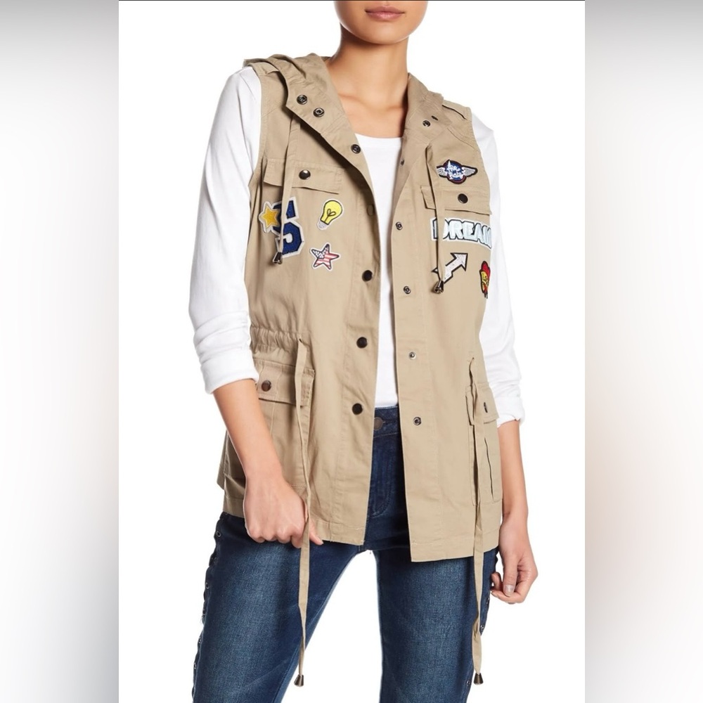 Romeo & Juliet Couture Hooded Vest with Varsity Patches NWT - Picture 1 of 12